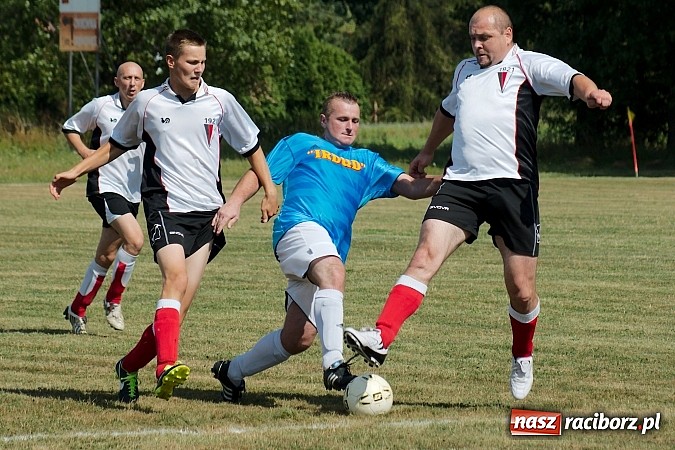 Zdjęcie w galerii na portalu naszraciborz.pl: Zameczek Czernica rozniósł Bieńkowice wiadomości z regionu