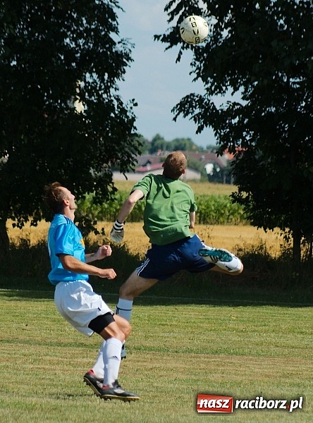 Zdjęcie w galerii na portalu naszraciborz.pl: Zameczek Czernica rozniósł Bieńkowice wiadomości z regionu