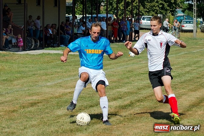 Zdjęcie w galerii na portalu naszraciborz.pl: Zameczek Czernica rozniósł Bieńkowice wiadomości z regionu