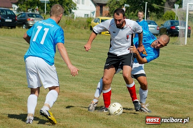Zdjęcie w galerii na portalu naszraciborz.pl: Zameczek Czernica rozniósł Bieńkowice wiadomości z regionu