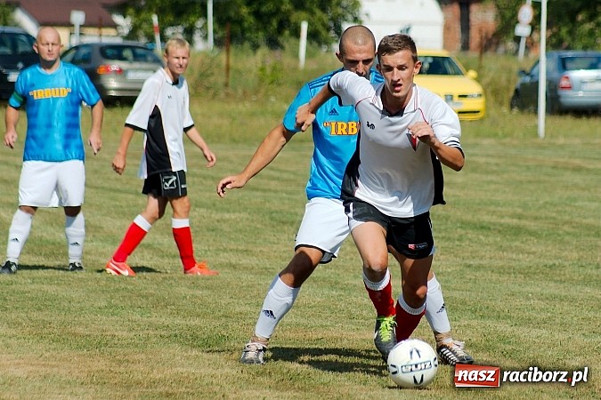 Zdjęcie w galerii na portalu naszraciborz.pl: Zameczek Czernica rozniósł Bieńkowice wiadomości z regionu