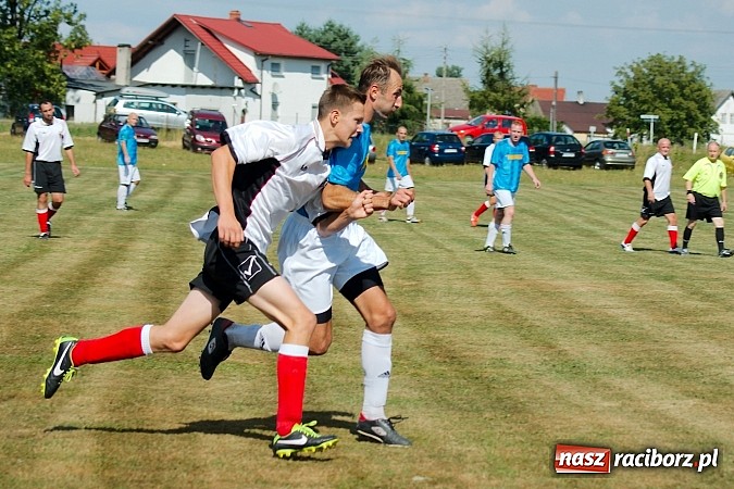 Zdjęcie w galerii na portalu naszraciborz.pl: Zameczek Czernica rozniósł Bieńkowice wiadomości z regionu