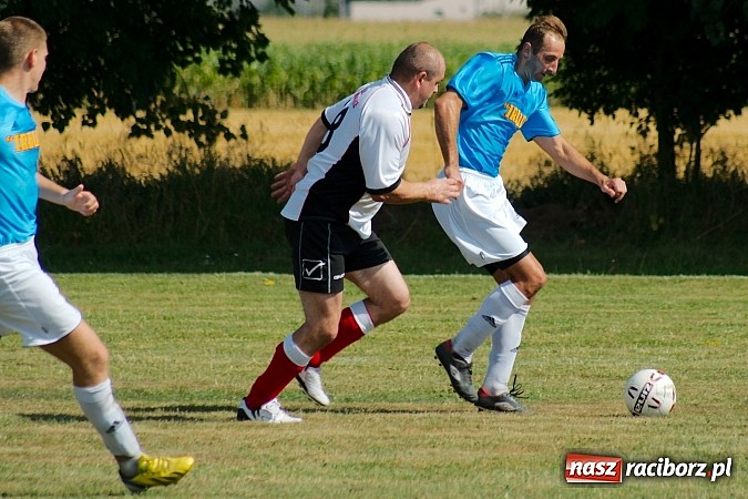 Zdjęcie w galerii na portalu naszraciborz.pl: Zameczek Czernica rozniósł Bieńkowice wiadomości z regionu