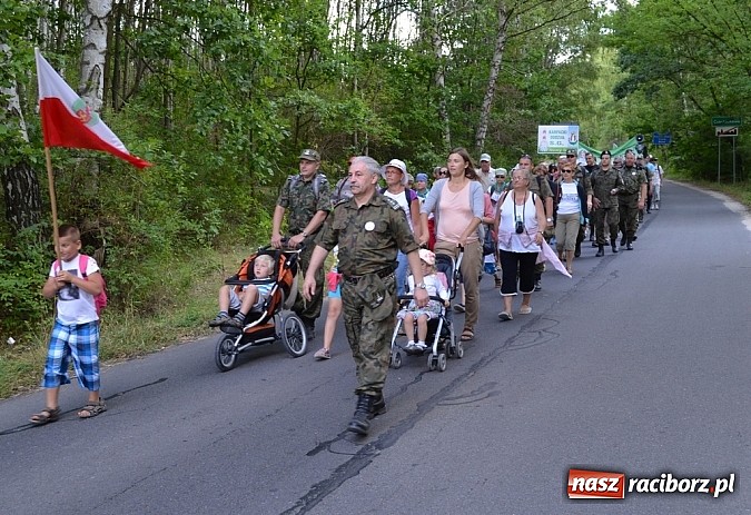 Zdjęcie w galerii na portalu naszraciborz.pl: Raciborscy pogranicznicy na pielgrzymim szlaku wiadomości z regionu