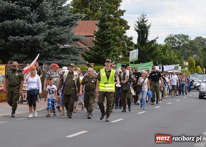 Zdjęcie w galerii na portalu naszraciborz.pl: Raciborscy pogranicznicy na pielgrzymim szlaku wiadomości z regionu