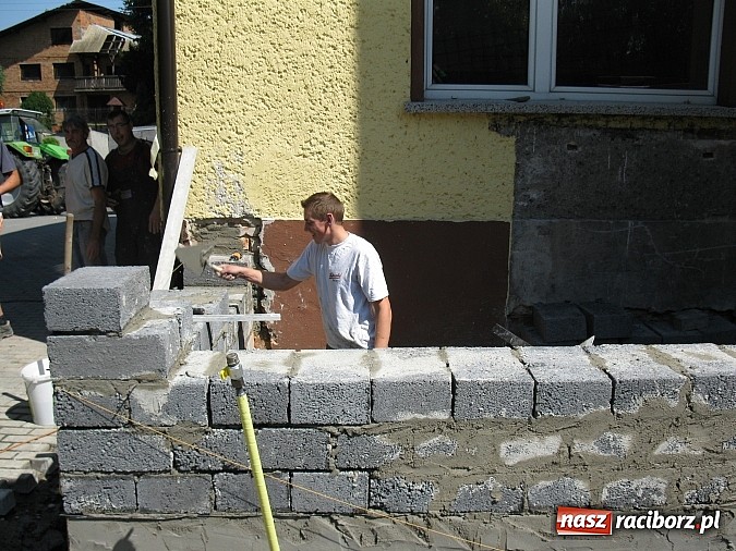 Zdjęcie w galerii na portalu naszraciborz.pl: Strażacy w Tworkowie zakasali rękawy wiadomości z regionu