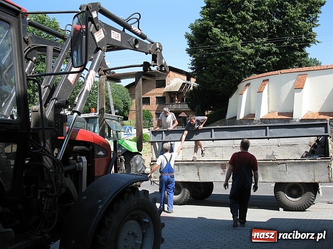 Zdjęcie w galerii na portalu naszraciborz.pl: Strażacy w Tworkowie zakasali rękawy wiadomości z regionu