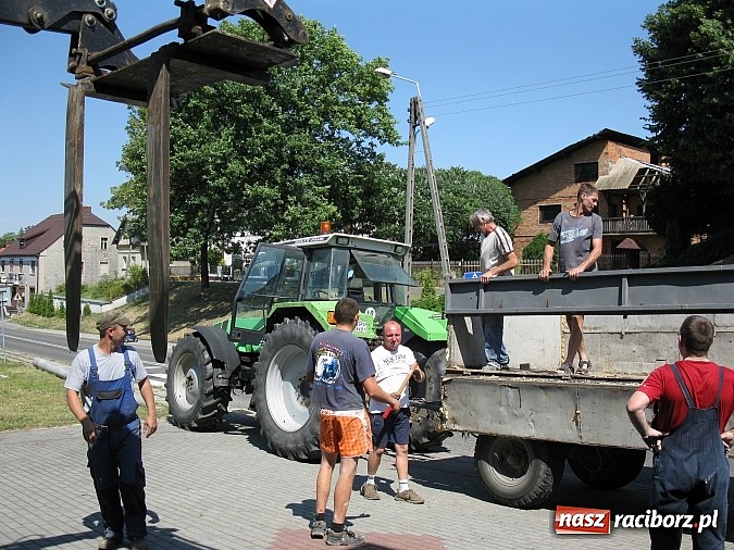 Zdjęcie w galerii na portalu naszraciborz.pl: Strażacy w Tworkowie zakasali rękawy wiadomości z regionu