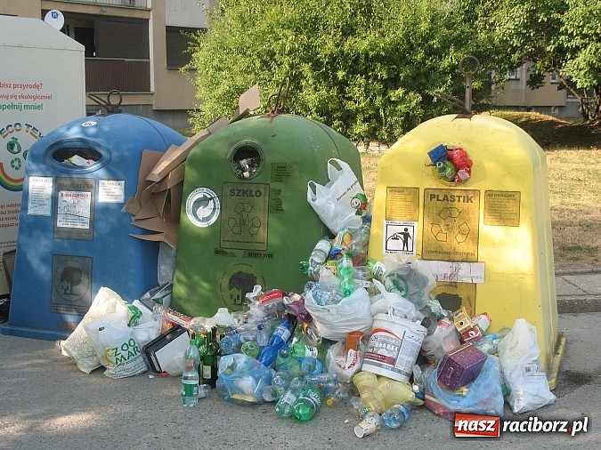 Zdjęcie w galerii na portalu naszraciborz.pl: Racibórz zbliża się do Neapolu. Zaczyna tonąć w śmieciach! wiadomości z regionu