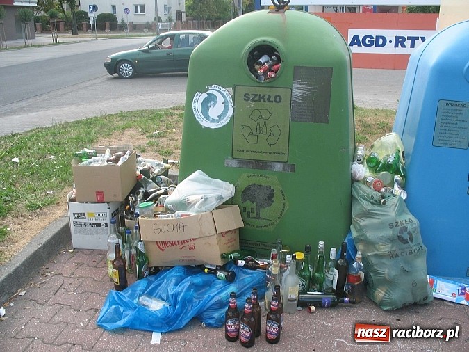 Zdjęcie w galerii na portalu naszraciborz.pl: Racibórz zbliża się do Neapolu. Zaczyna tonąć w śmieciach! wiadomości z regionu