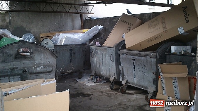 Zdjęcie w galerii na portalu naszraciborz.pl: Racibórz zbliża się do Neapolu. Zaczyna tonąć w śmieciach! wiadomości z regionu