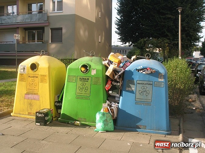Zdjęcie w galerii na portalu naszraciborz.pl: Racibórz zbliża się do Neapolu. Zaczyna tonąć w śmieciach! wiadomości z regionu
