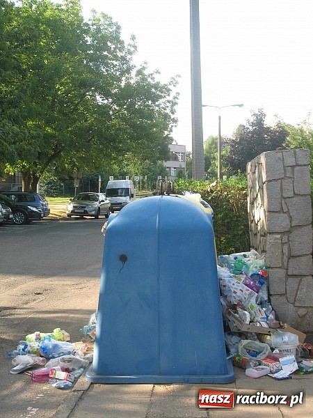 Zdjęcie w galerii na portalu naszraciborz.pl: Racibórz zbliża się do Neapolu. Zaczyna tonąć w śmieciach! wiadomości z regionu