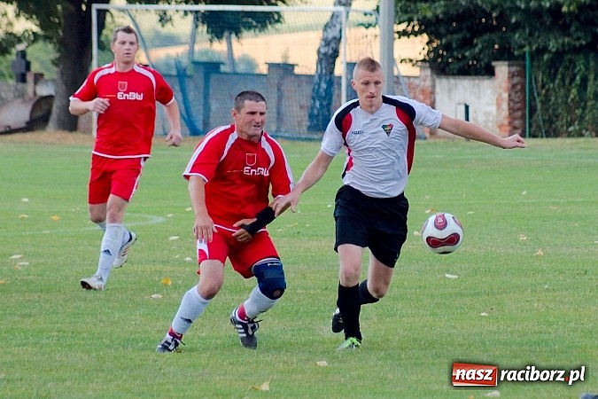 Zdjęcie w galerii na portalu naszraciborz.pl: Mecz na szczycie dla Czarnych Gorzyce wiadomości z regionu