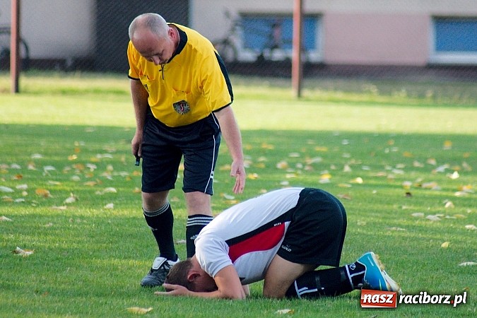 Zdjęcie w galerii na portalu naszraciborz.pl: Mecz na szczycie dla Czarnych Gorzyce wiadomości z regionu