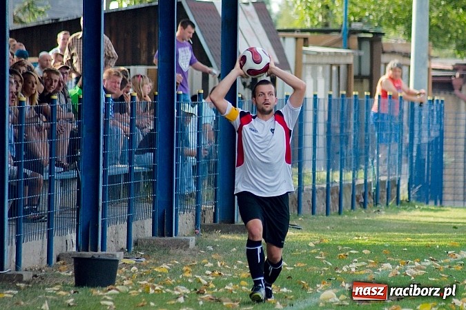 Zdjęcie w galerii na portalu naszraciborz.pl: Mecz na szczycie dla Czarnych Gorzyce wiadomości z regionu