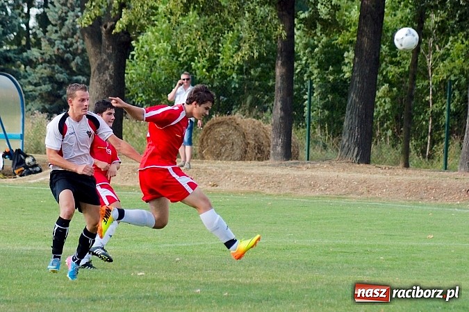 Zdjęcie w galerii na portalu naszraciborz.pl: Mecz na szczycie dla Czarnych Gorzyce wiadomości z regionu