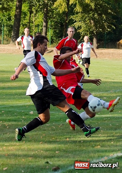 Zdjęcie w galerii na portalu naszraciborz.pl: Mecz na szczycie dla Czarnych Gorzyce wiadomości z regionu