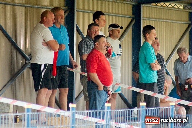 Zdjęcie w galerii na portalu naszraciborz.pl: Mecz na szczycie dla Czarnych Gorzyce wiadomości z regionu