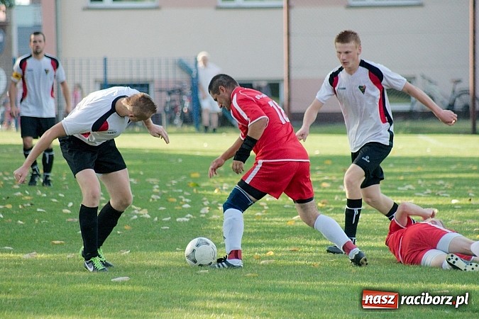 Zdjęcie w galerii na portalu naszraciborz.pl: Mecz na szczycie dla Czarnych Gorzyce wiadomości z regionu