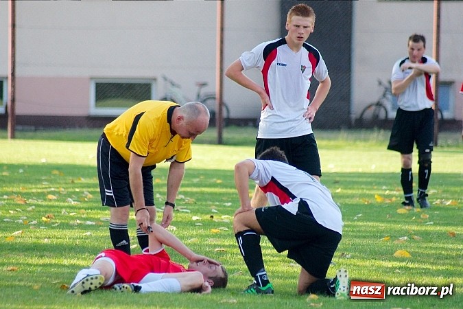 Zdjęcie w galerii na portalu naszraciborz.pl: Mecz na szczycie dla Czarnych Gorzyce wiadomości z regionu