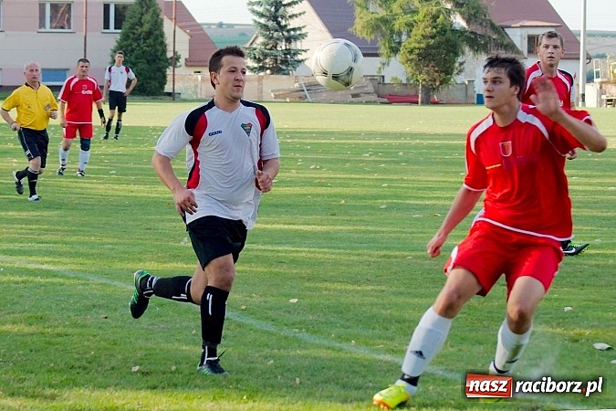 Zdjęcie w galerii na portalu naszraciborz.pl: Mecz na szczycie dla Czarnych Gorzyce wiadomości z regionu