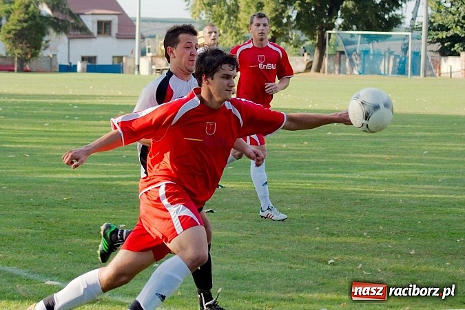 Zdjęcie w galerii na portalu naszraciborz.pl: Mecz na szczycie dla Czarnych Gorzyce wiadomości z regionu