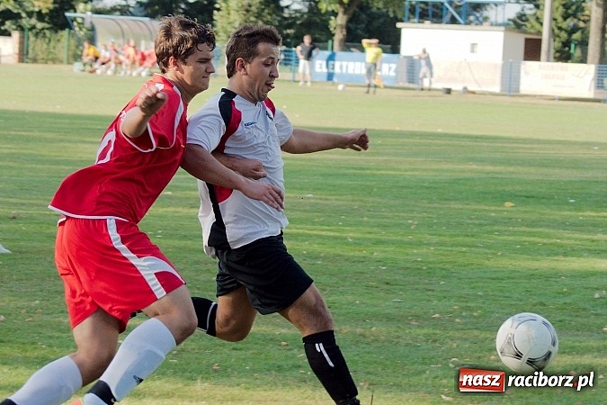 Zdjęcie w galerii na portalu naszraciborz.pl: Mecz na szczycie dla Czarnych Gorzyce wiadomości z regionu