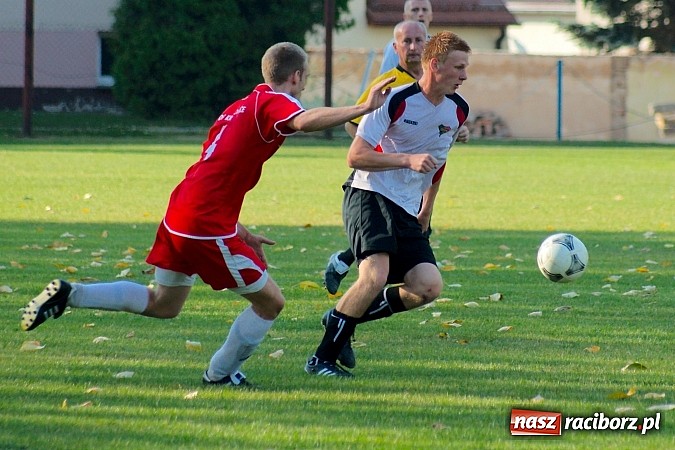 Zdjęcie w galerii na portalu naszraciborz.pl: Mecz na szczycie dla Czarnych Gorzyce wiadomości z regionu
