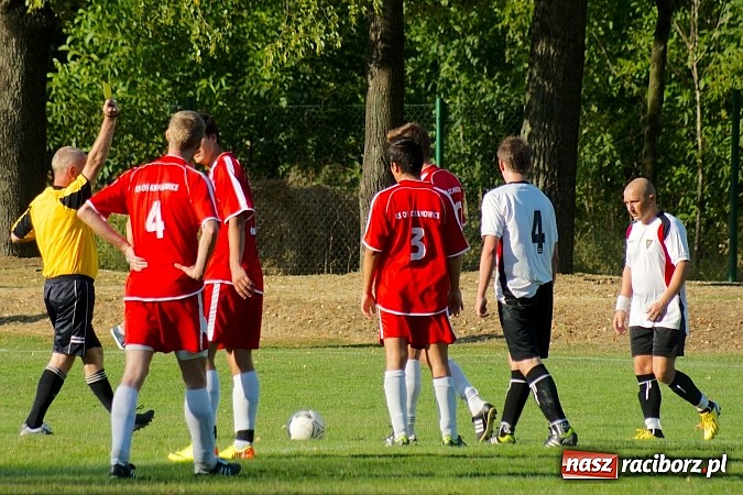 Zdjęcie w galerii na portalu naszraciborz.pl: Mecz na szczycie dla Czarnych Gorzyce wiadomości z regionu