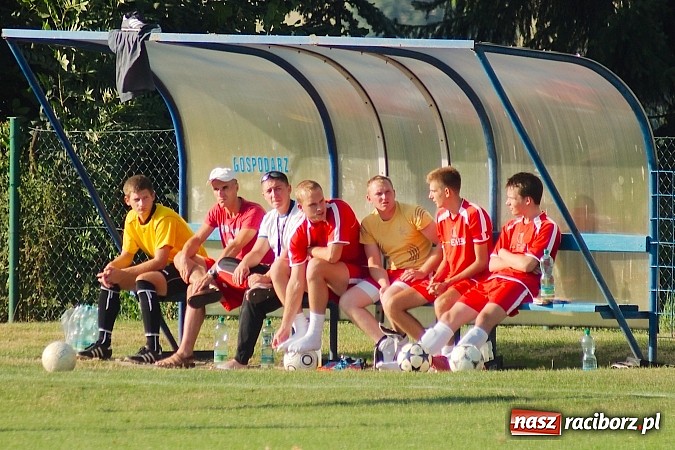 Zdjęcie w galerii na portalu naszraciborz.pl: Mecz na szczycie dla Czarnych Gorzyce wiadomości z regionu