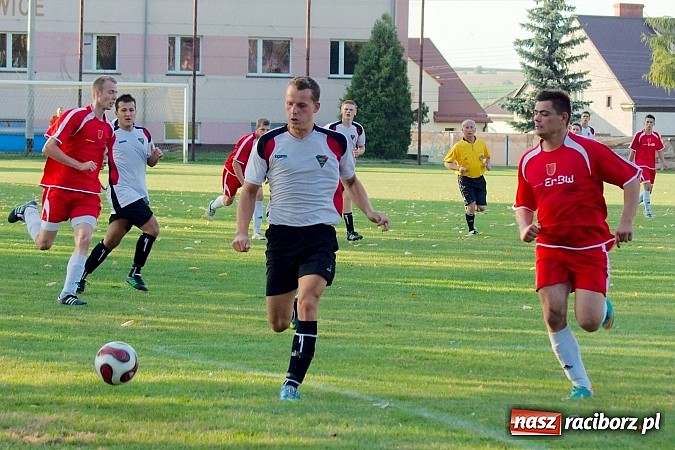 Zdjęcie w galerii na portalu naszraciborz.pl: Mecz na szczycie dla Czarnych Gorzyce wiadomości z regionu