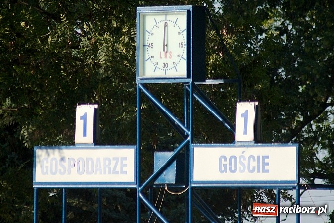 Zdjęcie w galerii na portalu naszraciborz.pl: Mecz na szczycie dla Czarnych Gorzyce wiadomości z regionu