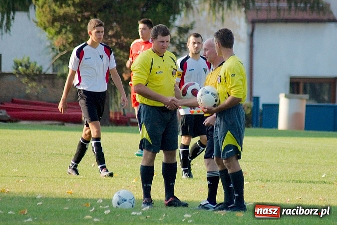 Zdjęcie w galerii na portalu naszraciborz.pl: Mecz na szczycie dla Czarnych Gorzyce wiadomości z regionu