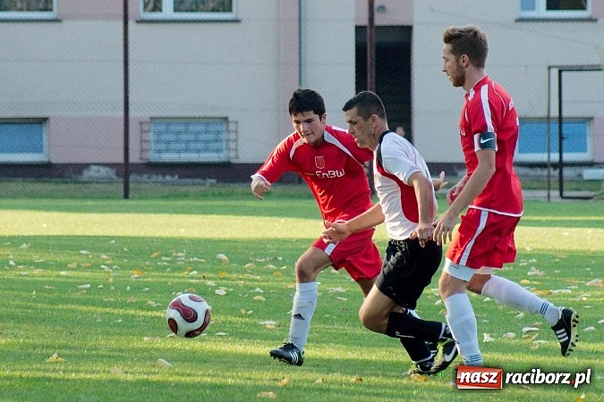 Zdjęcie w galerii na portalu naszraciborz.pl: Mecz na szczycie dla Czarnych Gorzyce wiadomości z regionu