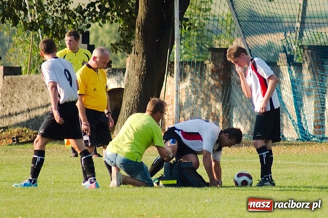 Zdjęcie w galerii na portalu naszraciborz.pl: Mecz na szczycie dla Czarnych Gorzyce wiadomości z regionu
