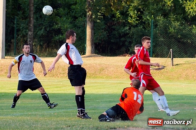 Zdjęcie w galerii na portalu naszraciborz.pl: Mecz na szczycie dla Czarnych Gorzyce wiadomości z regionu
