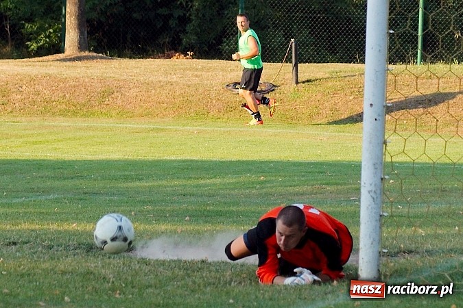 Zdjęcie w galerii na portalu naszraciborz.pl: Mecz na szczycie dla Czarnych Gorzyce wiadomości z regionu