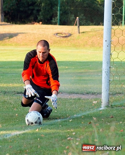 Zdjęcie w galerii na portalu naszraciborz.pl: Mecz na szczycie dla Czarnych Gorzyce wiadomości z regionu