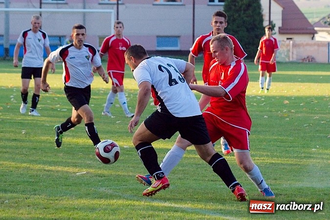 Zdjęcie w galerii na portalu naszraciborz.pl: Mecz na szczycie dla Czarnych Gorzyce wiadomości z regionu