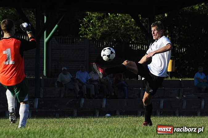 Zdjęcie w galerii na portalu naszraciborz.pl: Kuźniańska Stal rozbiła Krzyżkowice wiadomości z regionu