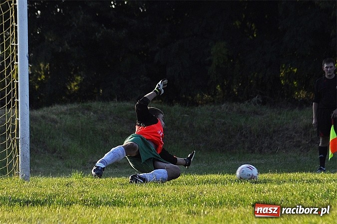 Zdjęcie w galerii na portalu naszraciborz.pl: Kuźniańska Stal rozbiła Krzyżkowice wiadomości z regionu