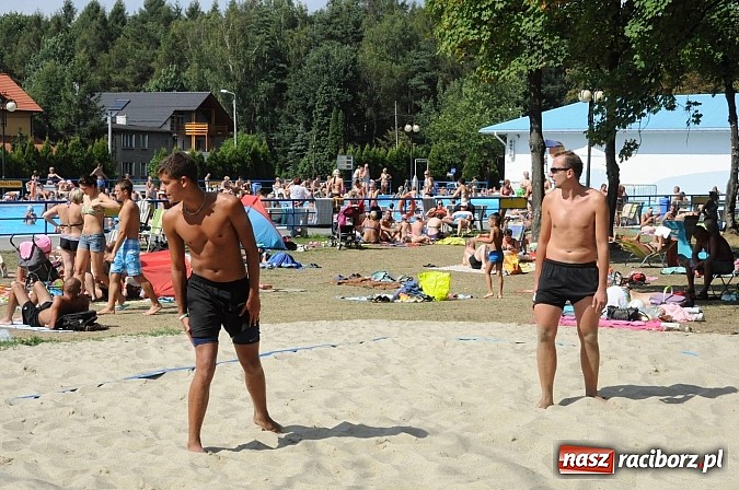 Zdjęcie w galerii na portalu naszraciborz.pl: Grzelak i Władarz z pucharem europosła Bogdana Marcinkiewicza wiadomości z regionu