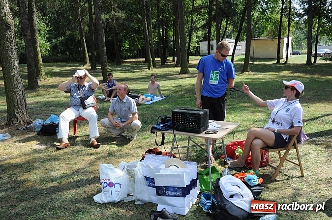 Zdjęcie w galerii na portalu naszraciborz.pl: Grzelak i Władarz z pucharem europosła Bogdana Marcinkiewicza wiadomości z regionu