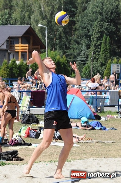 Zdjęcie w galerii na portalu naszraciborz.pl: Grzelak i Władarz z pucharem europosła Bogdana Marcinkiewicza wiadomości z regionu