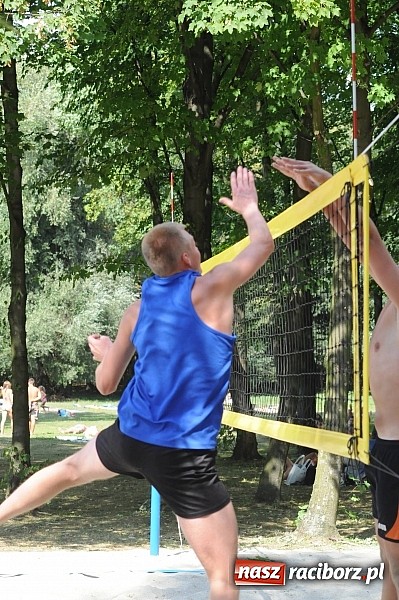 Zdjęcie w galerii na portalu naszraciborz.pl: Grzelak i Władarz z pucharem europosła Bogdana Marcinkiewicza wiadomości z regionu