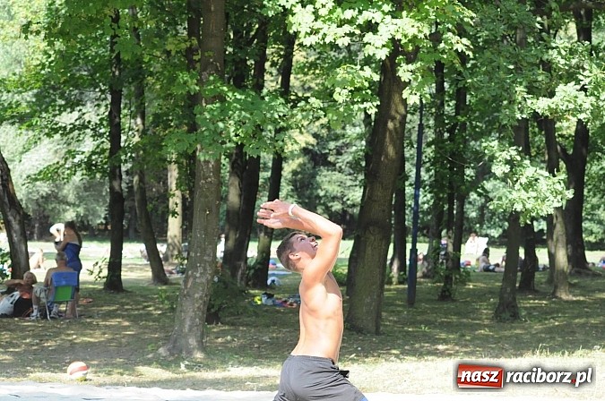 Zdjęcie w galerii na portalu naszraciborz.pl: Grzelak i Władarz z pucharem europosła Bogdana Marcinkiewicza wiadomości z regionu