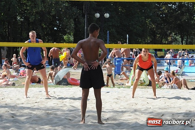 Zdjęcie w galerii na portalu naszraciborz.pl: Grzelak i Władarz z pucharem europosła Bogdana Marcinkiewicza wiadomości z regionu