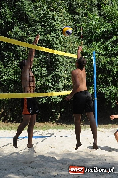 Zdjęcie w galerii na portalu naszraciborz.pl: Grzelak i Władarz z pucharem europosła Bogdana Marcinkiewicza wiadomości z regionu