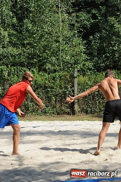 Zdjęcie w galerii na portalu naszraciborz.pl: Grzelak i Władarz z pucharem europosła Bogdana Marcinkiewicza wiadomości z regionu